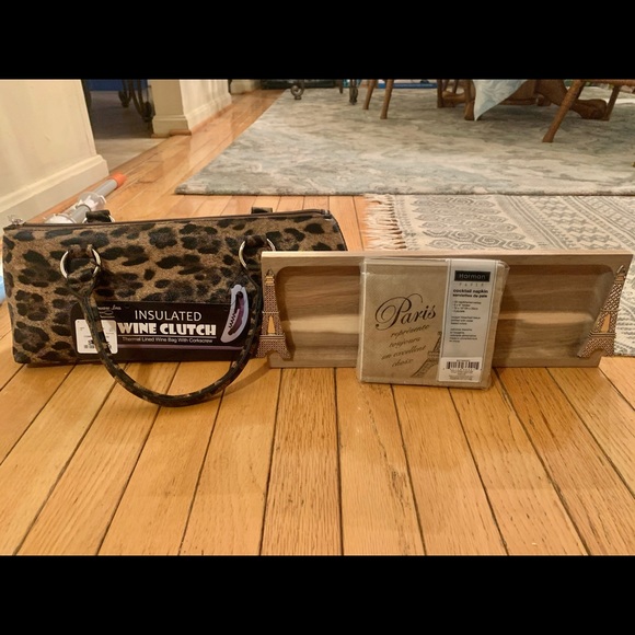 Other - INSULATED WINE CLUTCH W/ CORKSCREW GIFT SET